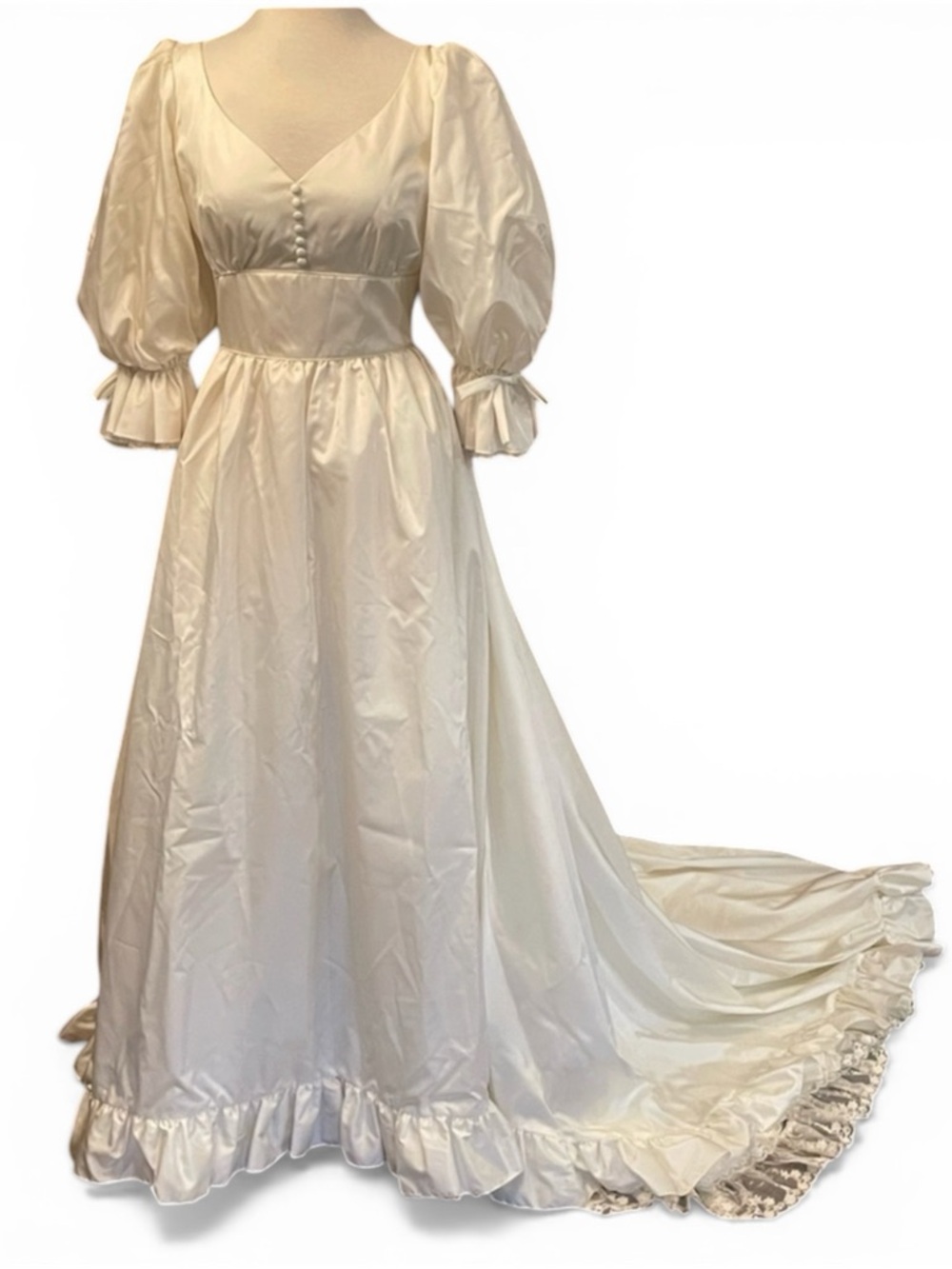 Vintage Elegant Ivory Wedding Gown 3/4 Sleeves Ruffles Lace Long Train Custom